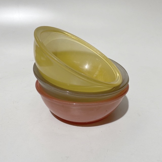 MIXING BOWL, 1950s Coloured Pyrex Ex Small